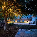 Picon Con Jardin Y Piscina Privada