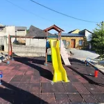 Picon Con Jardin Y Piscina Privada
